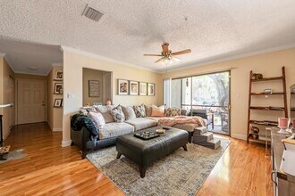 4040 Crockers Lake Blvd in Sarasota, FL - Building Photo - Building Photo