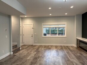 816 Glenwood Ave in Kelowna, BC - Building Photo - Building Photo