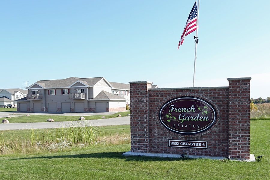 French Garden Estates in Appleton, WI - Foto de edificio