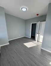 413 E Main St in Bridgeport, CT - Foto de edificio - Building Photo