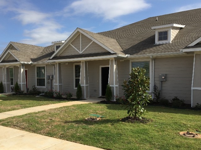 Town Creek Townhomes in Weatherford, TX - Foto de edificio - Building Photo