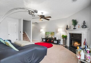 4622 Grand Central Pkwy in Decatur, GA - Foto de edificio - Building Photo