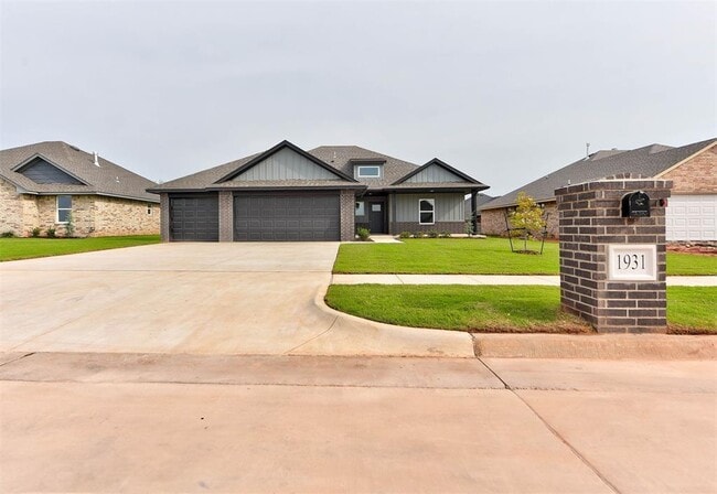 property at 1931 W Flintlock Wy