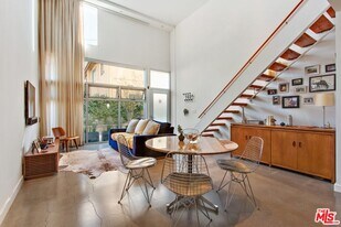 140 S Gramercy Pl in Los Angeles, CA - Building Photo