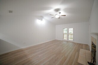 1272 Cross Creek Cir in Tallahassee, FL - Building Photo - Building Photo