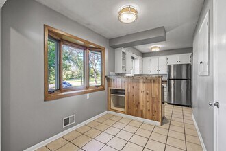 5014 Lexington Ave N in Shoreview, MN - Building Photo - Building Photo