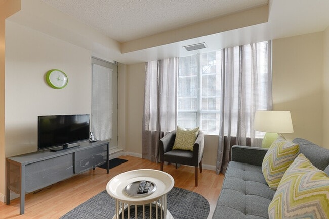 224 Richmond St W in Toronto, ON - Building Photo - Building Photo