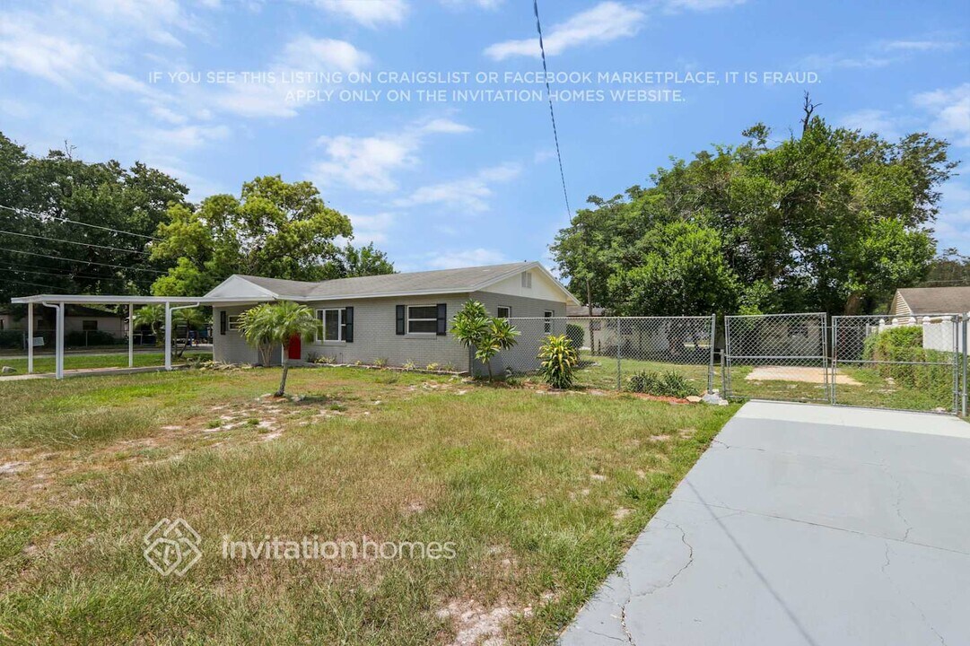 301 Congress Ave in Auburndale, FL - Building Photo