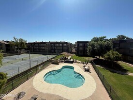 461 W Holmes Ave in Mesa, AZ - Building Photo