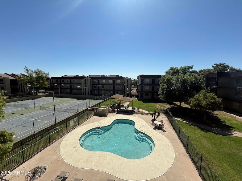 461 W Holmes Ave in Mesa, AZ - Building Photo