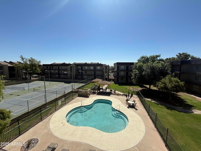 property at 461 W Holmes Ave