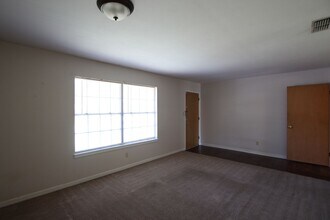 1905 E Barbara St in Tyler, TX - Building Photo - Building Photo