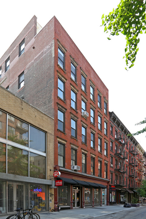 254-256 Elizabeth St in New York, NY - Building Photo