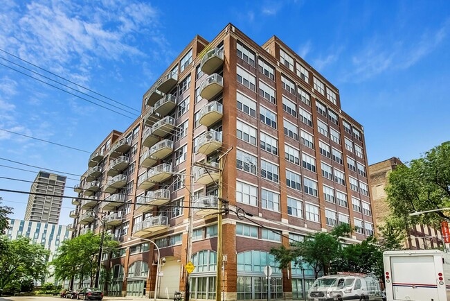 property at 933 W Van Buren St