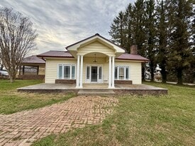 2703 Old Spartanburg Rd in East Flat Rock, NC - Building Photo