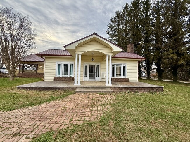 property at 2703 Old Spartanburg Rd