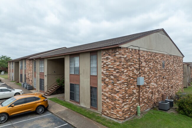 The Oaks Apartments in Temple, TX - Building Photo - Primary Photo