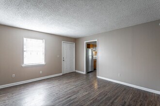 19-30 Iris Ln in Ringgold, GA - Building Photo - Building Photo