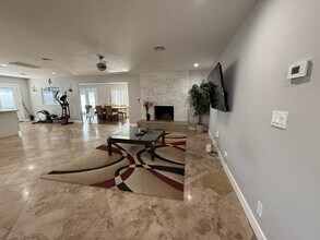 3255 El Camino Rd in Las Vegas, NV - Building Photo - Building Photo