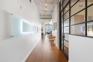 3030 Bryan St in Dallas, TX - Building Photo