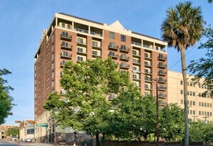 215 W College Ave in Tallahassee, FL - Building Photo