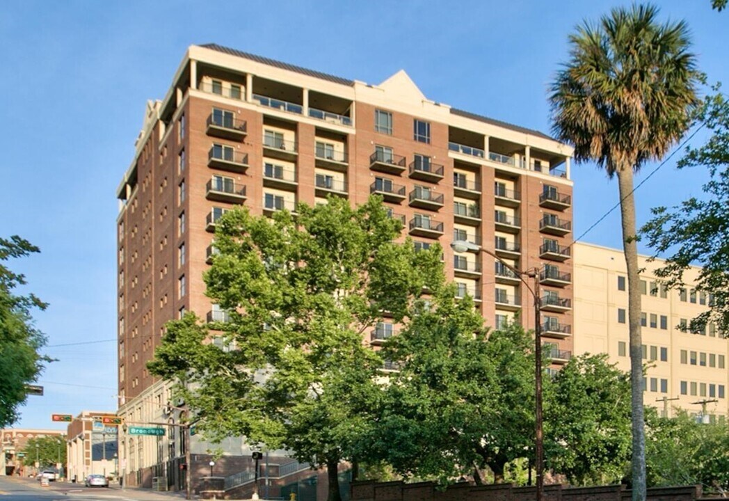 215 W College Ave in Tallahassee, FL - Foto de edificio