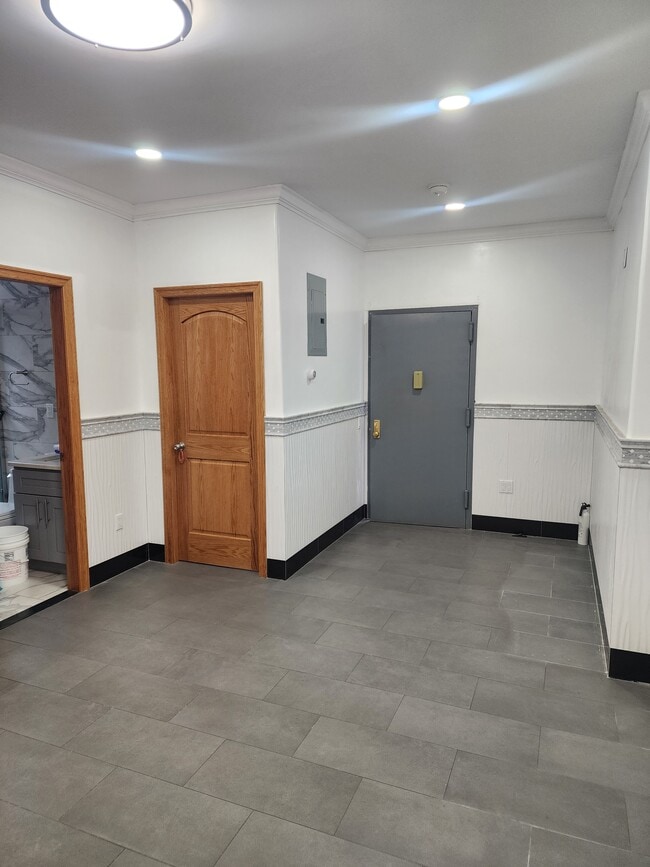13259 Maple Ave, Unit Apt 2R in Flushing, NY - Foto de edificio - Building Photo