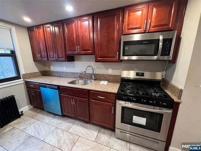 65 Arcadia Rd in Hackensack, NJ - Building Photo - Building Photo