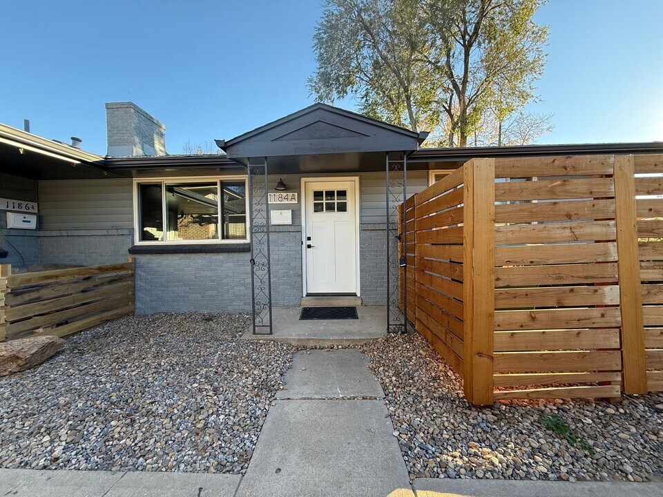 1184 Clinton St in Aurora, CO - Building Photo