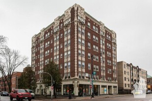 6930 N Greenview Ave in Chicago, IL - Building Photo