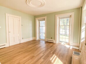 25 Main St, Unit 2 in Framingham, MA - Foto de edificio - Building Photo