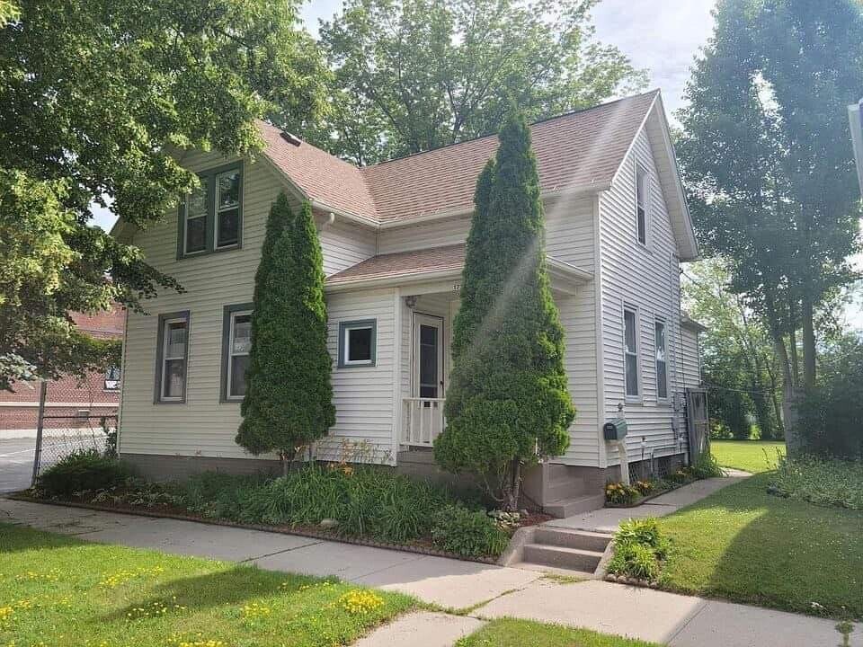 1735 N 13th St in Sheboygan, WI - Foto de edificio