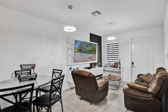 1325 NW 208th Terrace in Miami Gardens, FL - Building Photo - Building Photo