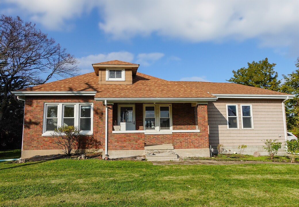 116 E Church St in Savoy, IL - Building Photo