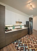 Vargos on the Lake in Houston, TX - Building Photo
