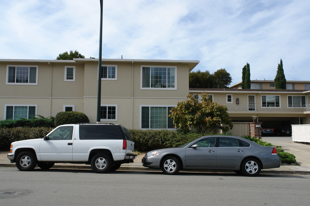 1735 Marco Polo Way in Burlingame, CA - Building Photo