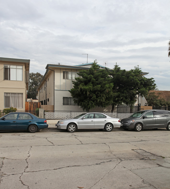 1246 N Mansfield Ave in Los Angeles, CA - Building Photo - Building Photo