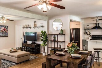 8101 Logwood Dr in Austin, TX - Building Photo - Building Photo