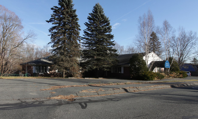 Prospect Village in Lee, MA - Foto de edificio - Building Photo