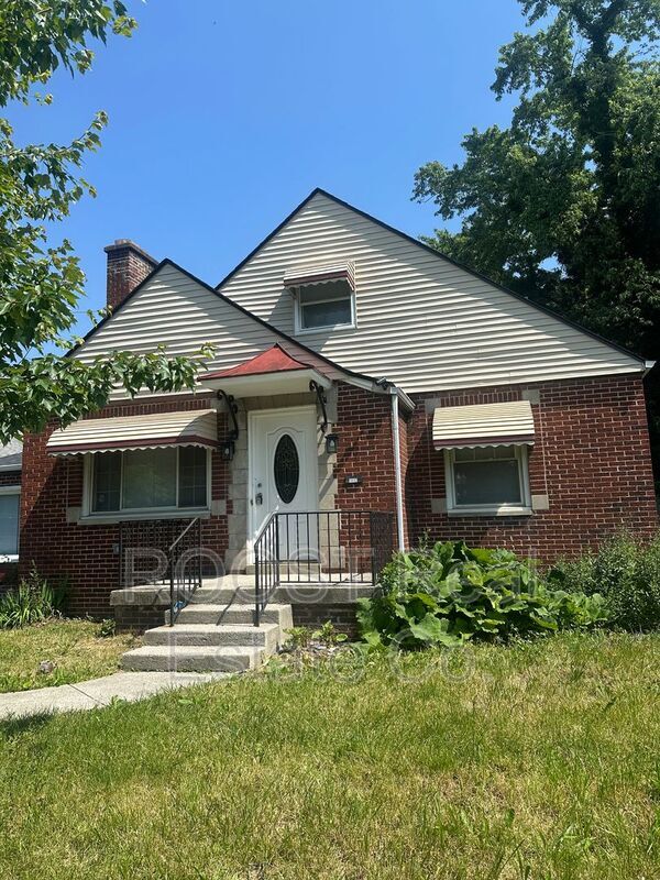 property at 1802 Bide A Wee Park Ave