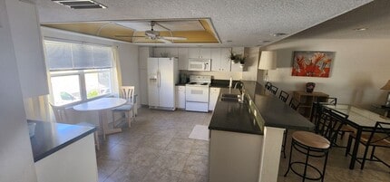 1101 Pinellas Bayway S in Tierra Verde, FL - Foto de edificio - Building Photo