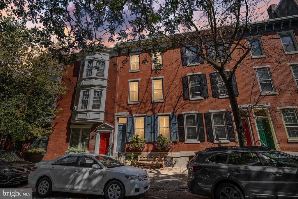 2215 Pine St in Philadelphia, PA - Building Photo
