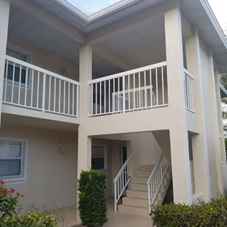 653 Squire Cir, Unit #204 in Naples, FL - Foto de edificio