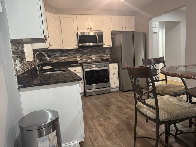 1709 W Estes Ave in Chicago, IL - Building Photo - Building Photo