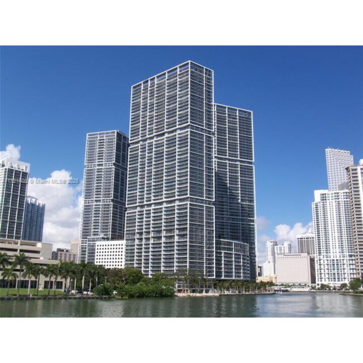 475 Brickell Ave in Miami, FL - Foto de edificio