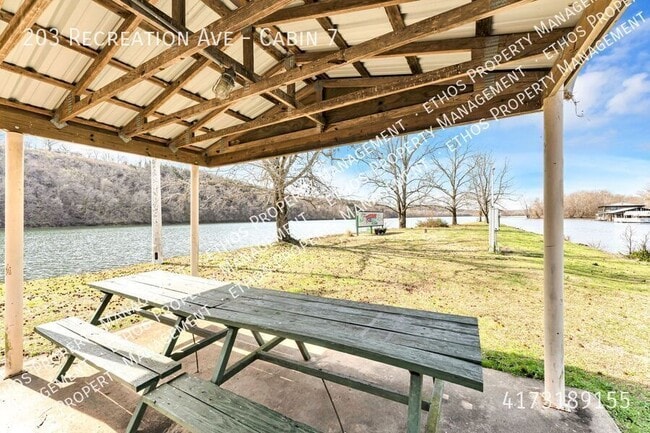 203 Recreation Ave in Rockaway Beach, MO - Building Photo - Building Photo