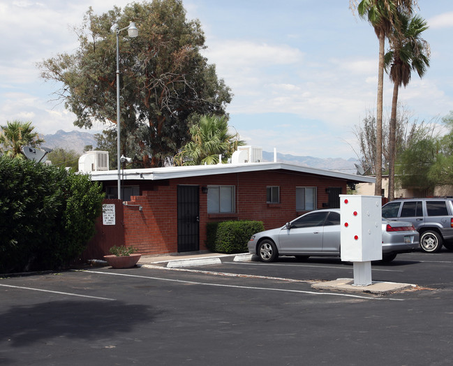 Del Mar Apartments in Tucson, AZ - Building Photo - Building Photo