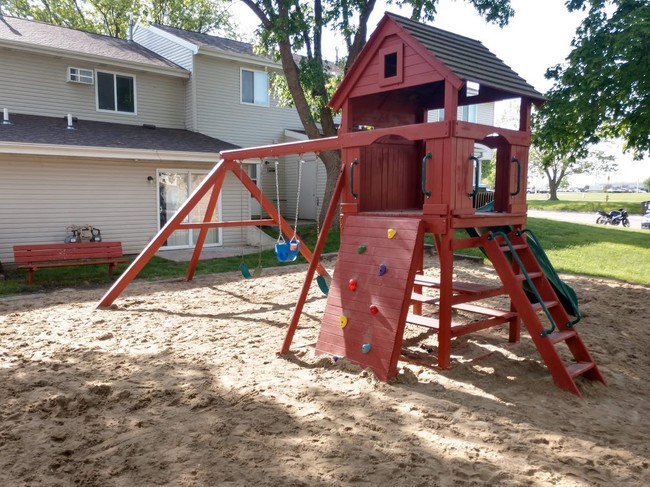 Stone Ridge Townhomes in Webster City, IA - Foto de edificio - Building Photo