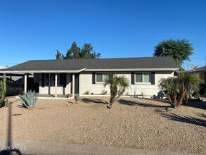 816 E Seldon Ln in Phoenix, AZ - Building Photo - Building Photo