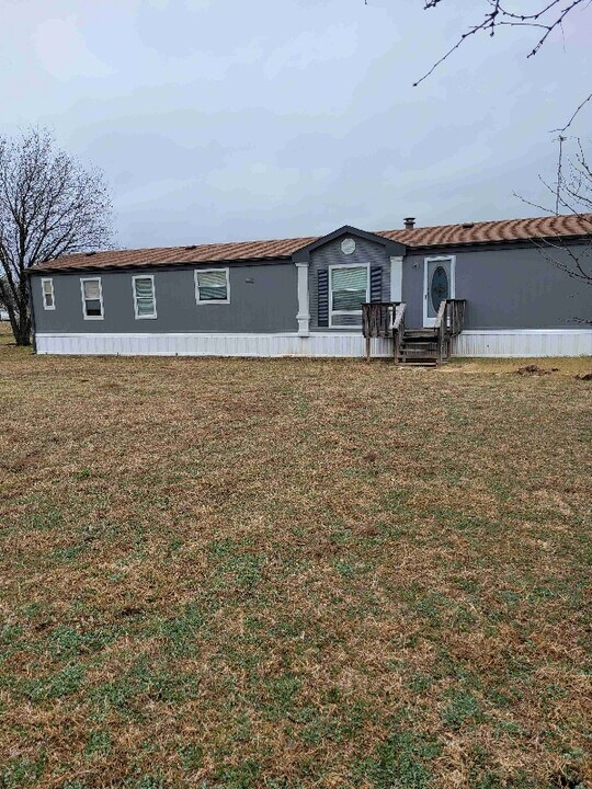 720 Cemetery Rd in Aurora, TX - Building Photo